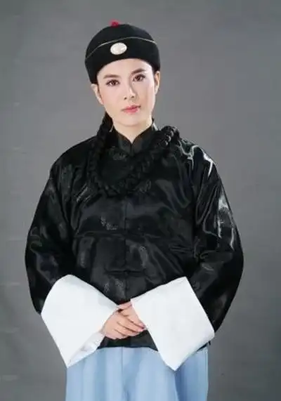 周丽萍,女,供职于浙江越剧团,国家二级演员.