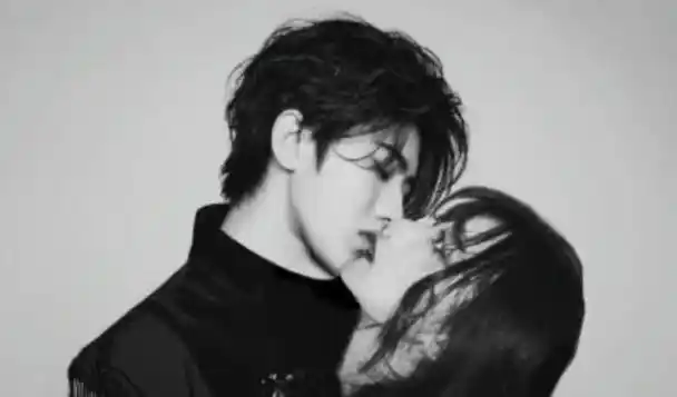 因为最后一张是这位粉丝与蔡徐坤的"吻照",这个照片也可以说的是p的