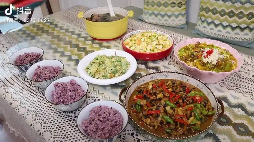 爸妈来家里午饭做4菜1汤蒜子焖黄鳝配酸汤肥牛真下饭美食vlog抖音美食