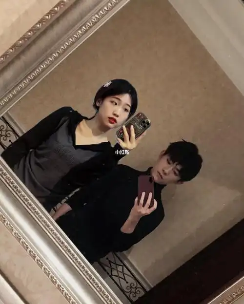 对镜自拍  #易烊千玺  周末来个和男友对镜自拍05