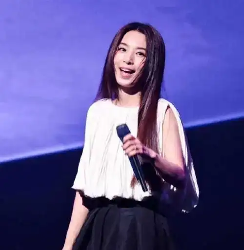 越闹越大!田馥甄妈妈发16字,透露女儿现状,网友投票反对超9