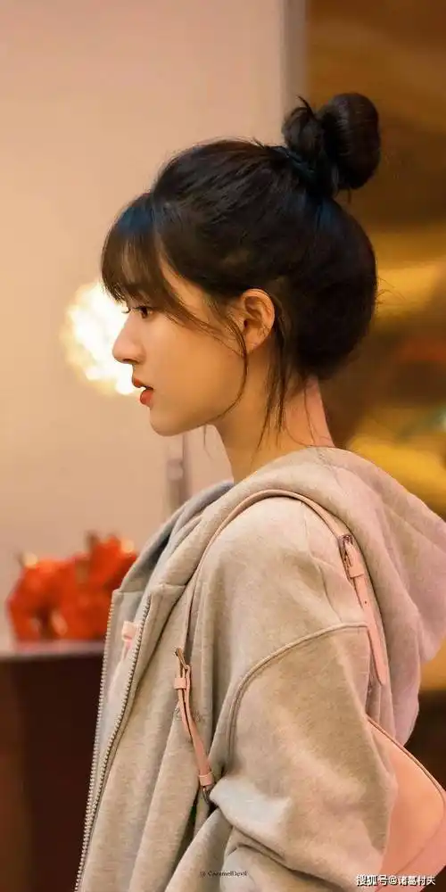 25岁赵露思,饱满性感韵味十足!_身材_才华_生活