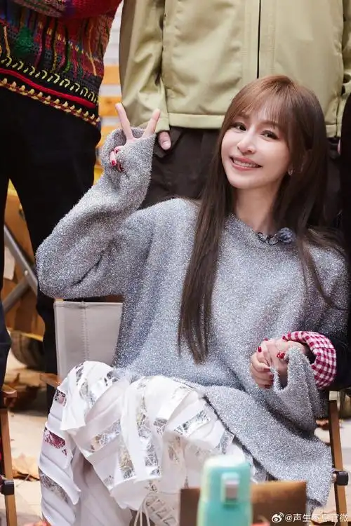 【#声生不息家年华#精彩剧照大放送】  @王心凌  姱容修态 绰有余妍