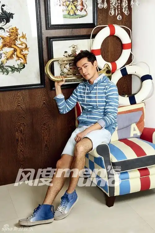 胡歌海洋学院风大片腿毛亮瞎眼