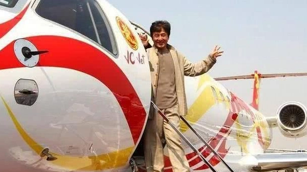 成龙518万房车,像移动别墅,全世界只有一辆?洗车真的太麻烦!