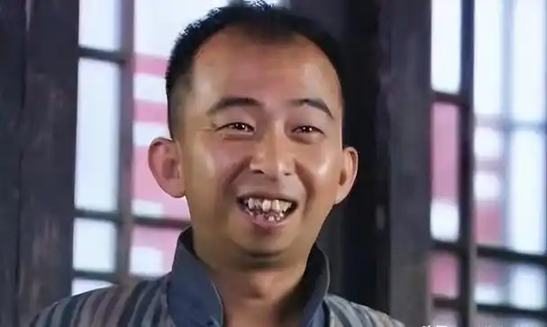 要钱没钱,要貌没貌!5位丑男演员,娶的老婆咋一个比一个漂亮?