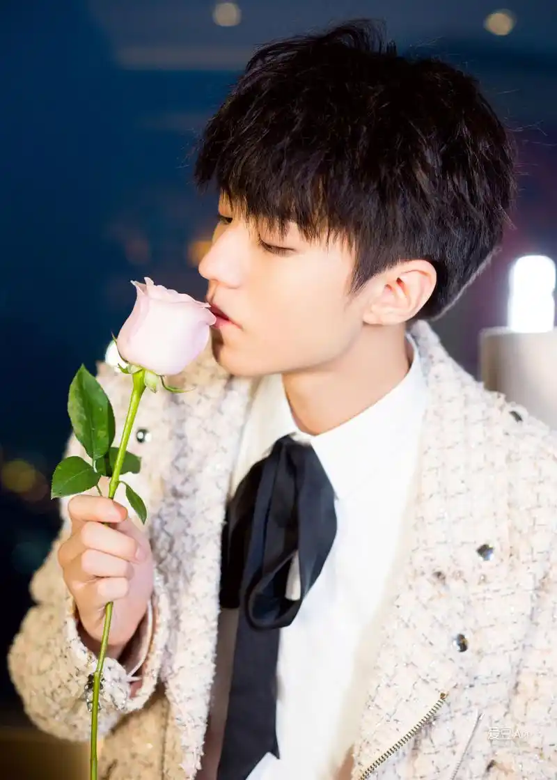 tfboys分享190113十九岁的时差销售成绩显著王俊凯是比四级更重要的