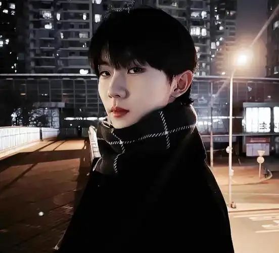 tnt马嘉祺出考场跑姿被嘲像贼大v复读百年也考不上浙大