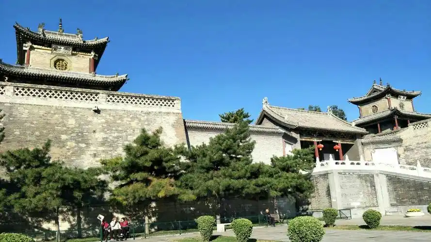 东街小学241中队"童眼看长治"实践活动—一走进上党门