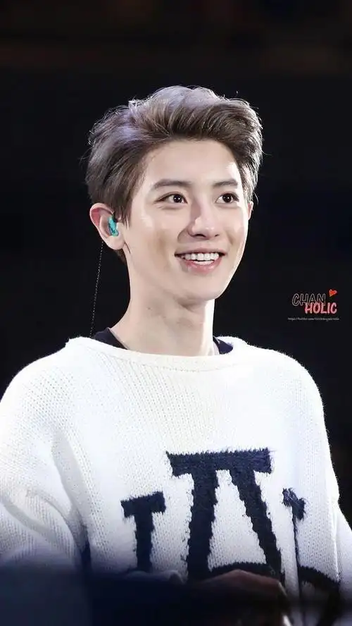 这是一个越往下拉笑容越大的93朴灿烈93笑容楼