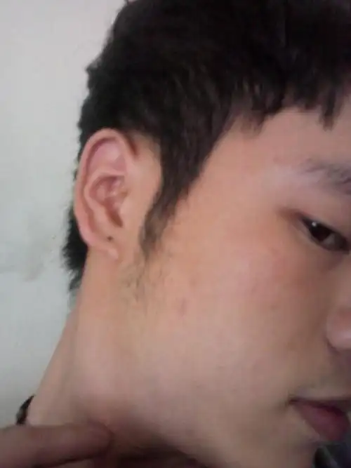 这样的鬓角怎么修改,才能好看,最好有图片,刮到哪儿