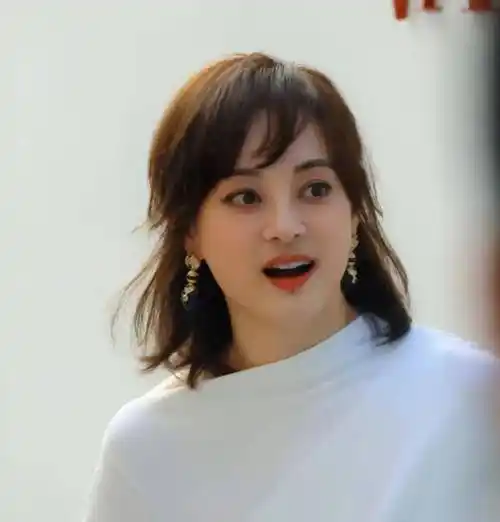 孙俪突然漂亮起来了,下巴一颗痣引热议,疑似整容!_网友_气质_容颜