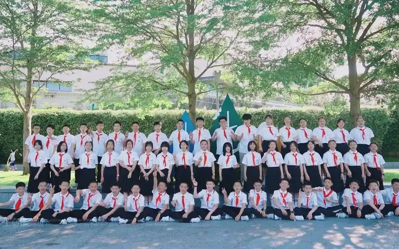 《启程》福州仓山第四中心小学六年二班毕业照拍摄