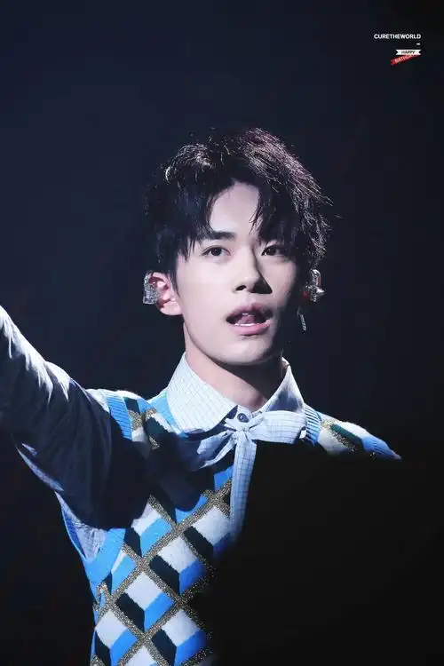 易烊千玺 #tfboys 1128易烊千玺十七岁生日会 高清 帅气