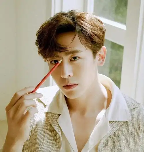 盘点家世背景超雄厚的韩国艺人这些天团成员们都是顶级富二代