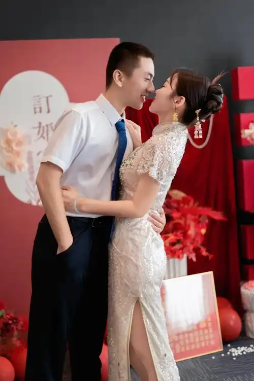 订婚快乐!#我们订婚啦 #始于初见止于终老 #订婚现场  - 抖音