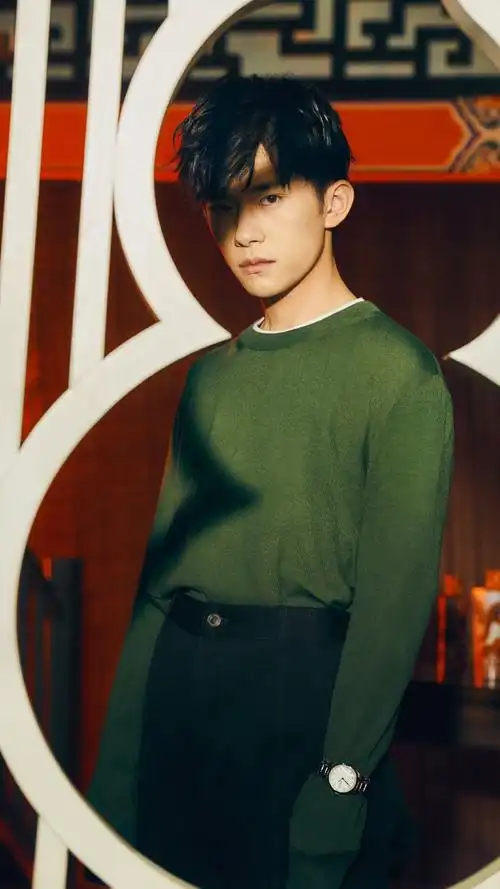 哪个男明星的海报最适合做壁纸? - 知乎