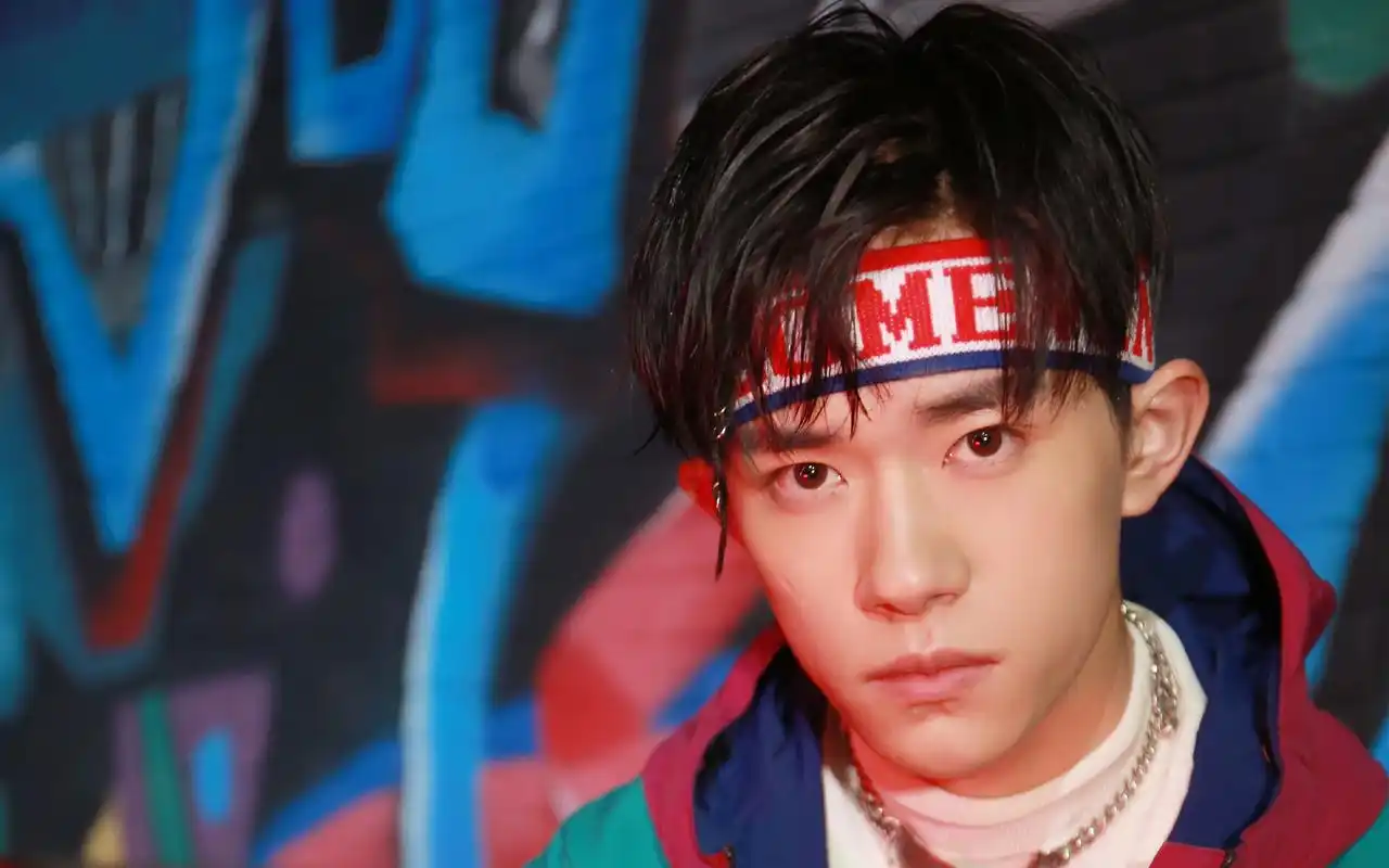 易烊千玺《这就是街舞》帅气剧照图片桌面壁纸