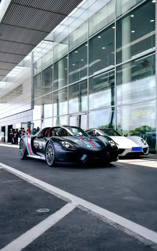 白白白,白色的918 spyder也非常好看,而且还有weissach_保时捷918社区