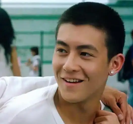 应采儿个人简历 陈小春,陈小春与应采儿的年龄