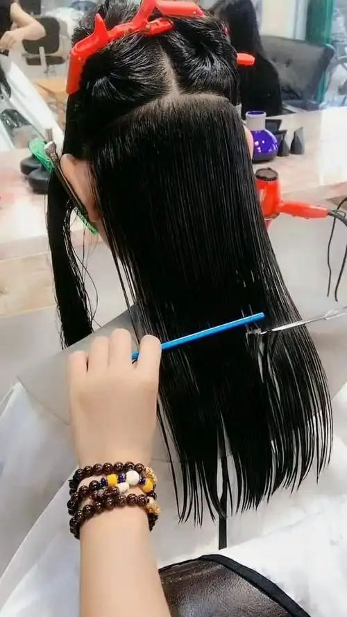 中长发这样修剪,让发型更漂亮,女人更加自信