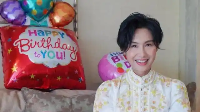 朱茵收生日惊喜开心到语无伦次 宫廷风长裙配短发气质优雅