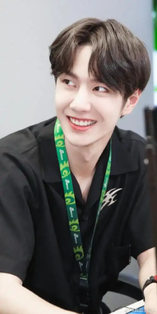 王一博这就是街舞4#wyb#王一博这就是街舞#奶萌奶萌的,既温暖治佑又