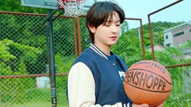 朴灿烈 · 下课一起去看学长打球