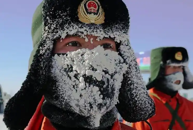 下巴挂冰柱!森林武警-42℃茫茫雪原练兵(图)