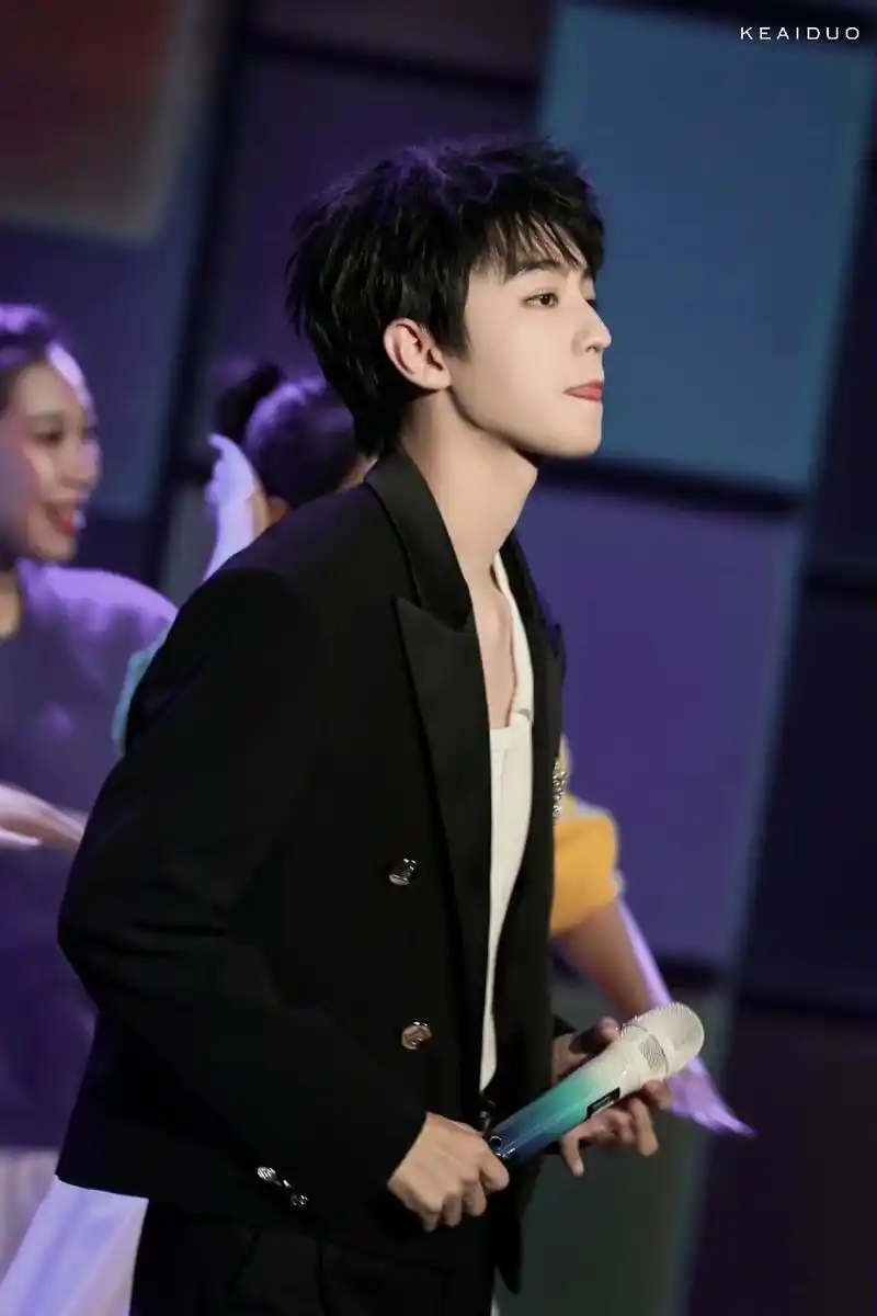 王俊凯 #少年感  最近存了好多帅图,没看的人有难了 仙品 - 抖音