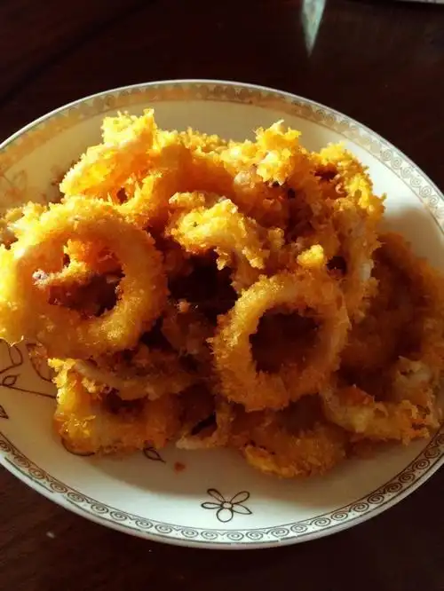 炸鱿鱼圈的做法,炸鱿鱼圈怎么做好吃,炸鱿鱼圈的家常做法 - 京细菜谱