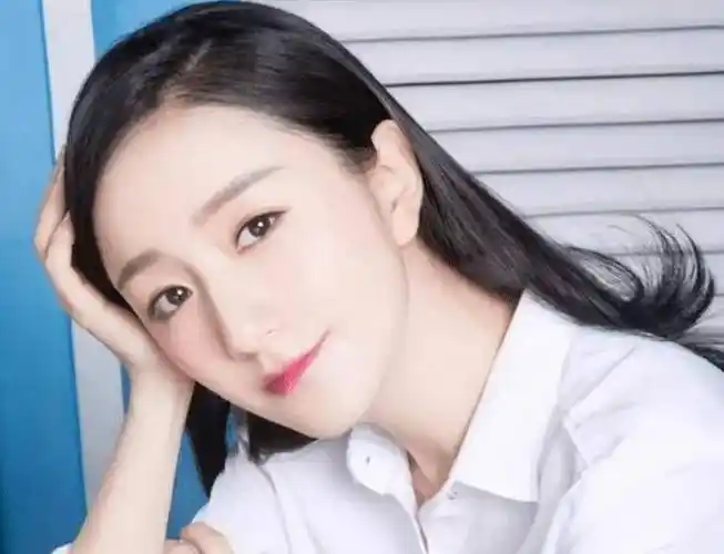 原创凭一颗痣成名是黄轩的初恋女友如今点掉痣后成这样