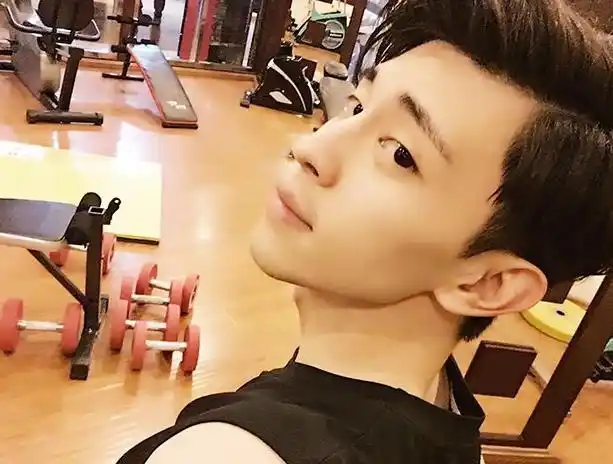 带你看看邓伦住的豪宅,从小就是帅小伙,如今已是男神级别人物