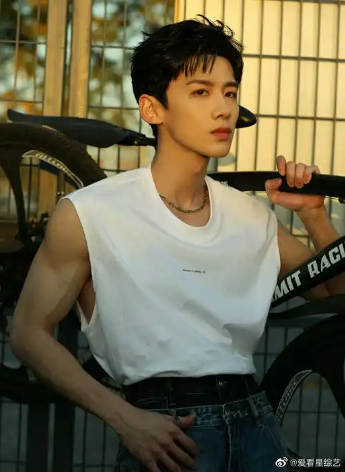 白敬亭不用管我死活##白敬亭这身材我欣赏一下不过分吧