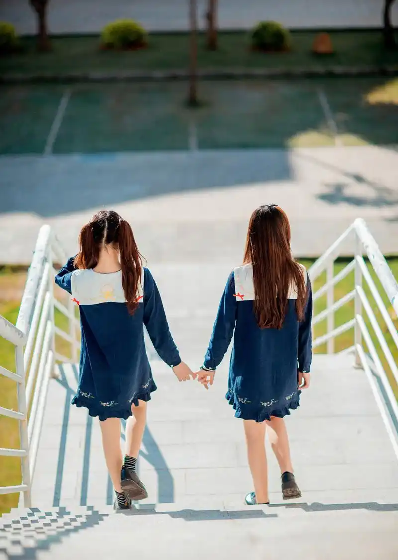 清新闺蜜夏日甜美可爱写真高清图片