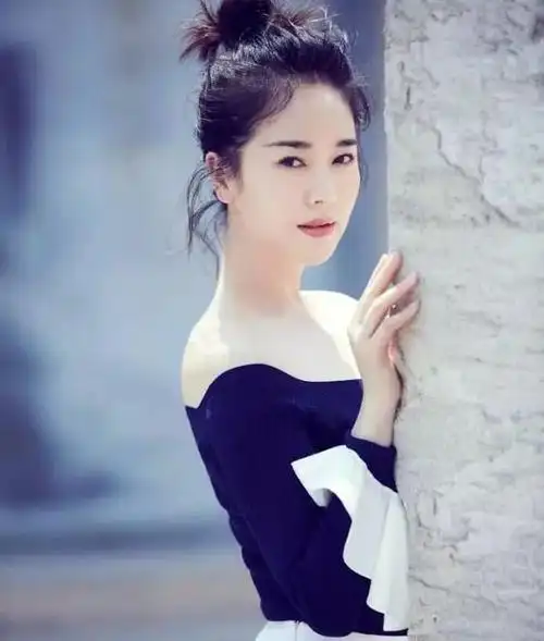 左小青大20岁老公曝光这颜值真是够6网友还好女儿长得像妈