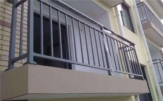 阳台上的护栏怎样加固(阳台护栏怎么安装步骤)