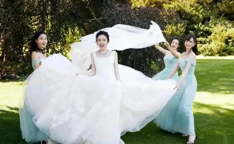 不是吧!当年被全网嘲笑的唐艺昕伴娘团,如今个个高攀不起