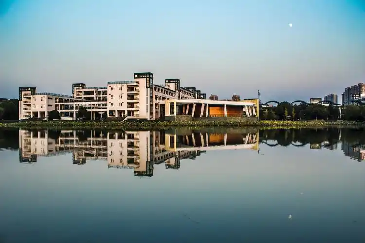 你想知道吗?说到底大学生活究竟是一种怎样的体验?