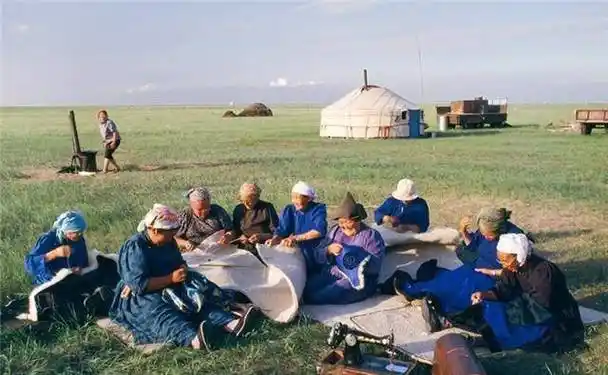 蒙古国抱着金山却要饭