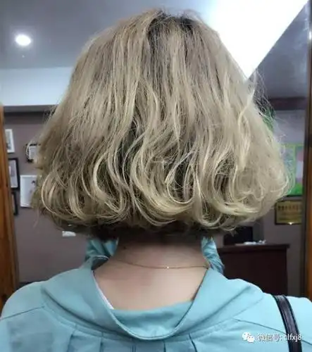 今年短发空气烫火了