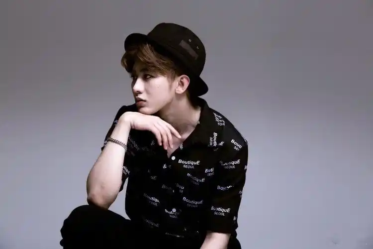 偶像练习生蔡徐坤帅气壁纸_新生代偶像蔡徐坤