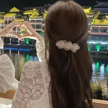 一人一半手势拼爱心闺蜜头像图片_闺蜜姐妹女生头像_头像屋