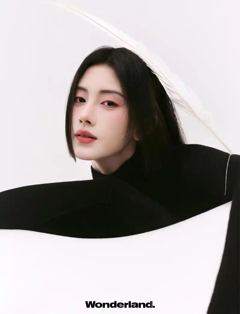 鞠婧祎wonderland八月刊双封面,30分钟销售额破 750万,超过了杨紫