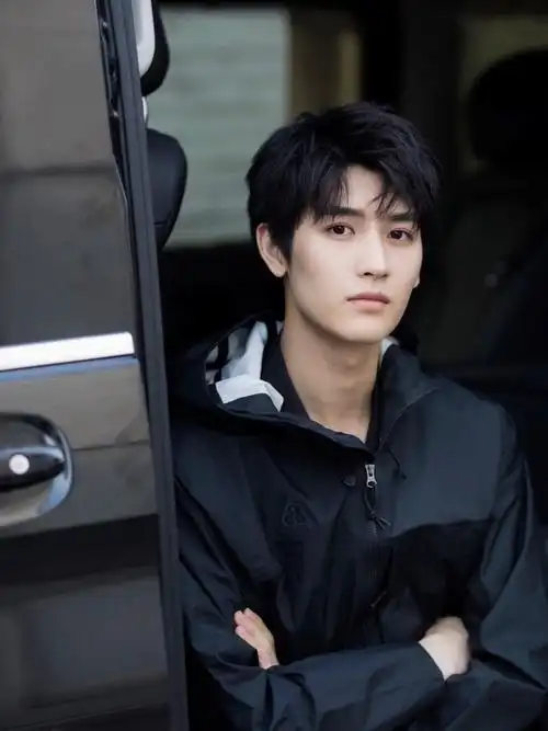 这个长相也确实是郭敬明一贯审美