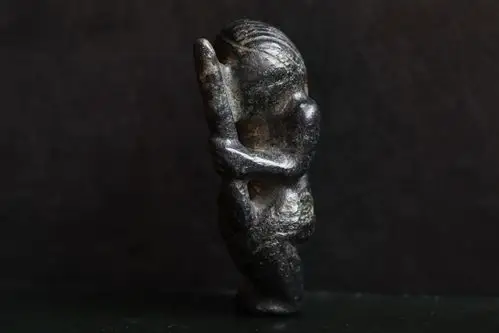 能吸磁的黑皮玉是否自然态请点评