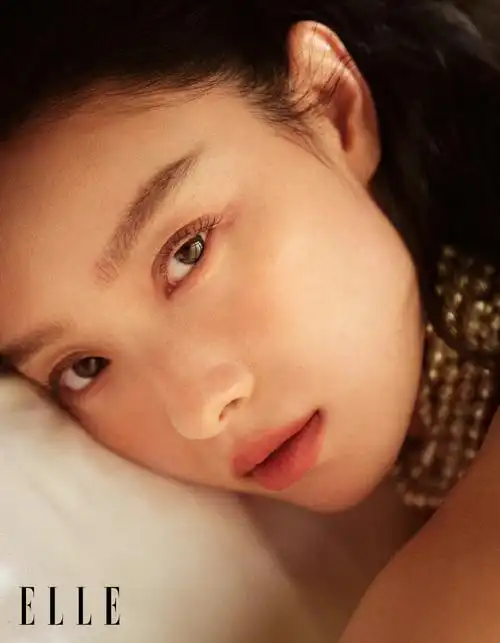 时尚资讯##杂志大片#倪妮 elle 12月刊封面人物大片|慵懒性感的造屯