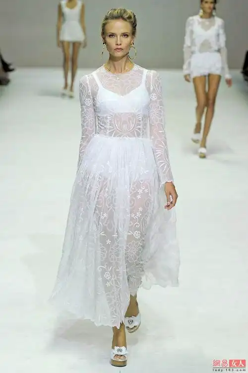 2011春夏米兰时装周蕾丝透视装最撩人