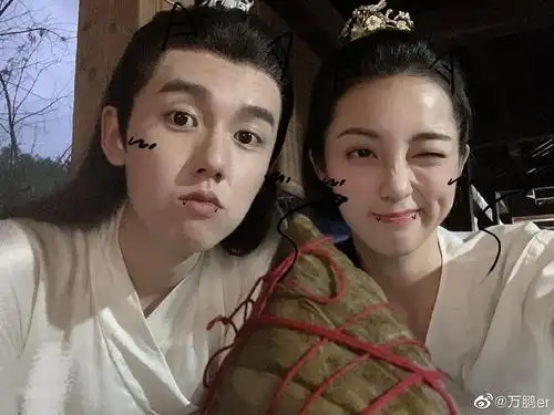 万鹏和张耀好有夫妻相啊