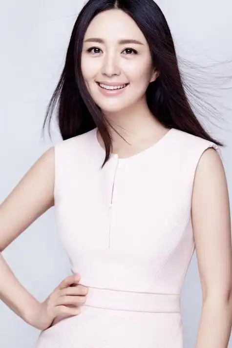 作为一位杰出的中国女演员和模特,杨童舒展现出了不凡的演技和独特的